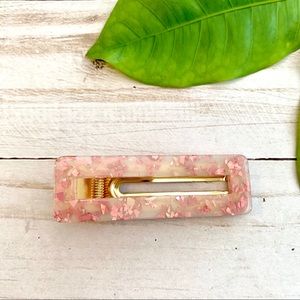 ✨3 for $15✨ pink rectangular hair clip
